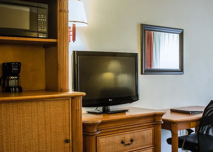 Quality Inn & Suites St Augustine Beach Area