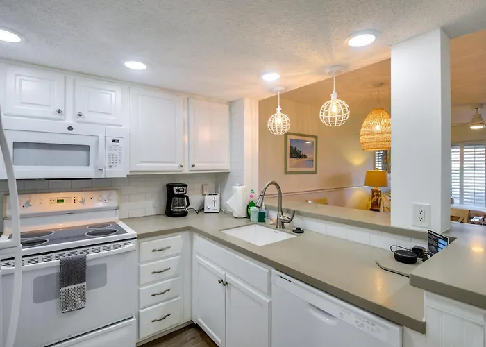 St Augustine Condo W/ Pool Near Flagler College